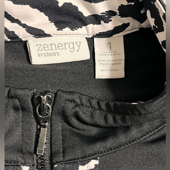 Zenergy by Chico's Black and White Top Set - Picture 9 of 12